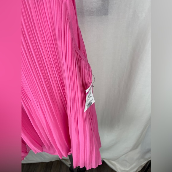 Halogen Sleeveless Pleated Georgette Pink Top Size Medium (8-10) NWT - Picture 6 of 12